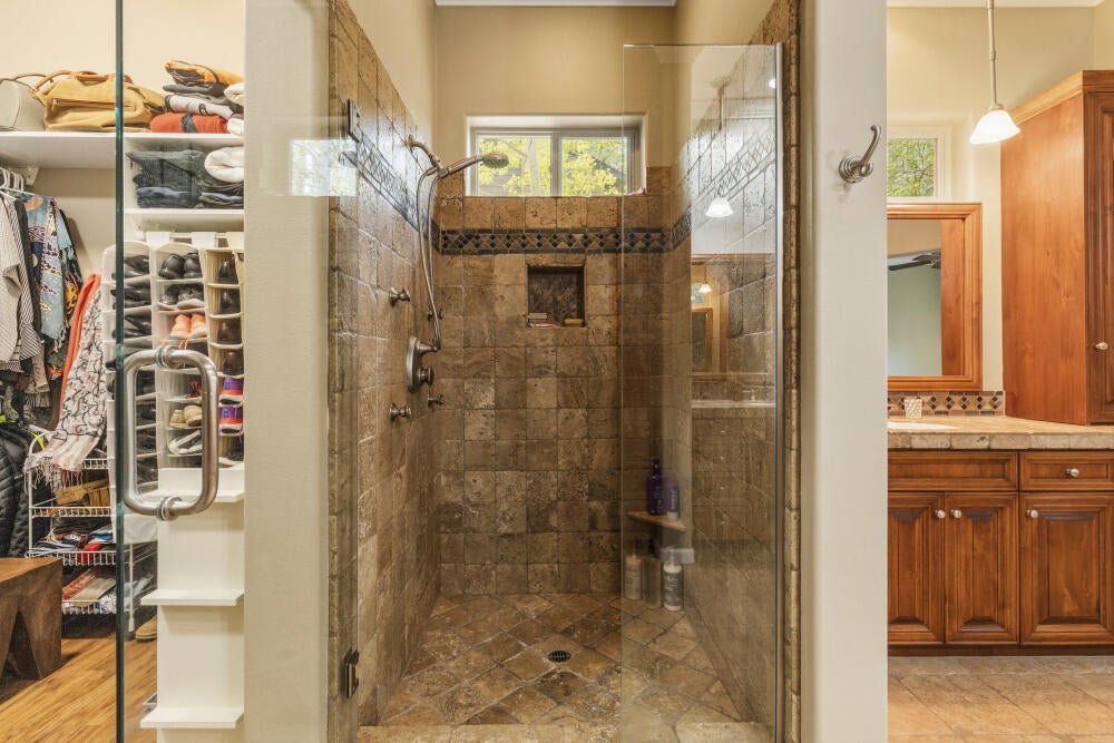 11660 Kestrel Road Klamath Falls, OR 97601 - Photo 16 of 58 Multiple Shower Heads
