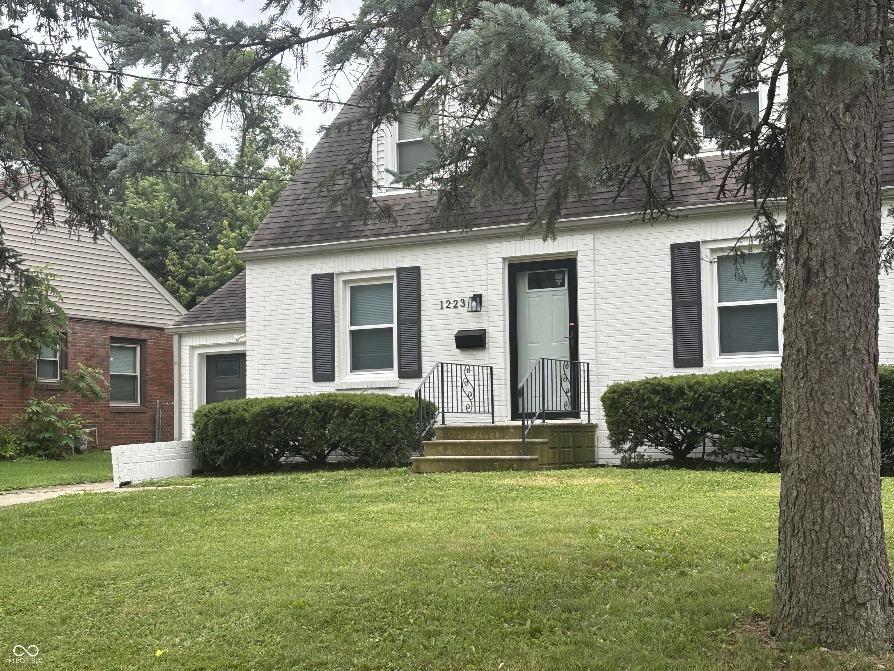 1223 East Thompson Road Indianapolis, IN 46227 - Photo 3 of 49