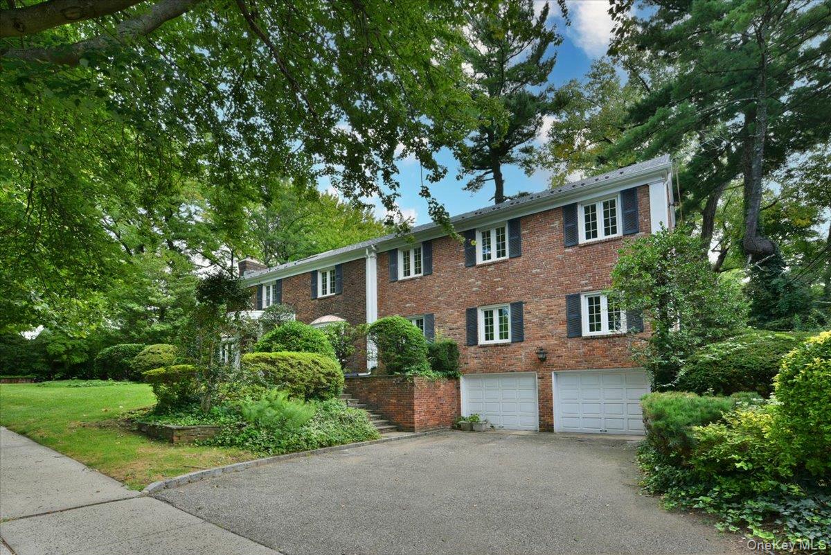 9 Dorset Road Great Neck, NY 11020 - Photo 3 of 40 Gallery Image 3