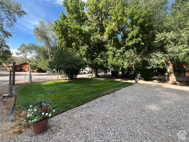 367 East Rio Grande Avenue Marysvale, UT 84750 - Photo 19 of 34 View of yard