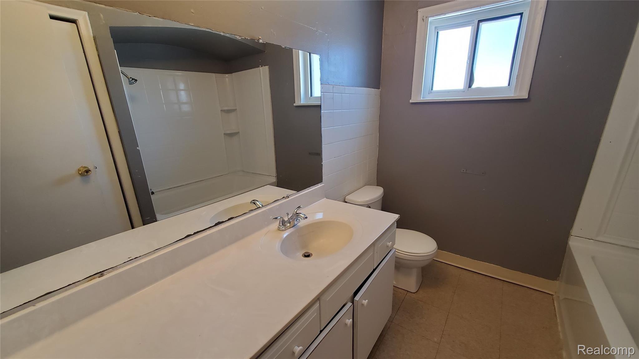 1419 Middlebelt Road Inkster, MI 48141 - Photo 9 of 16 20210203_141559.jpg
