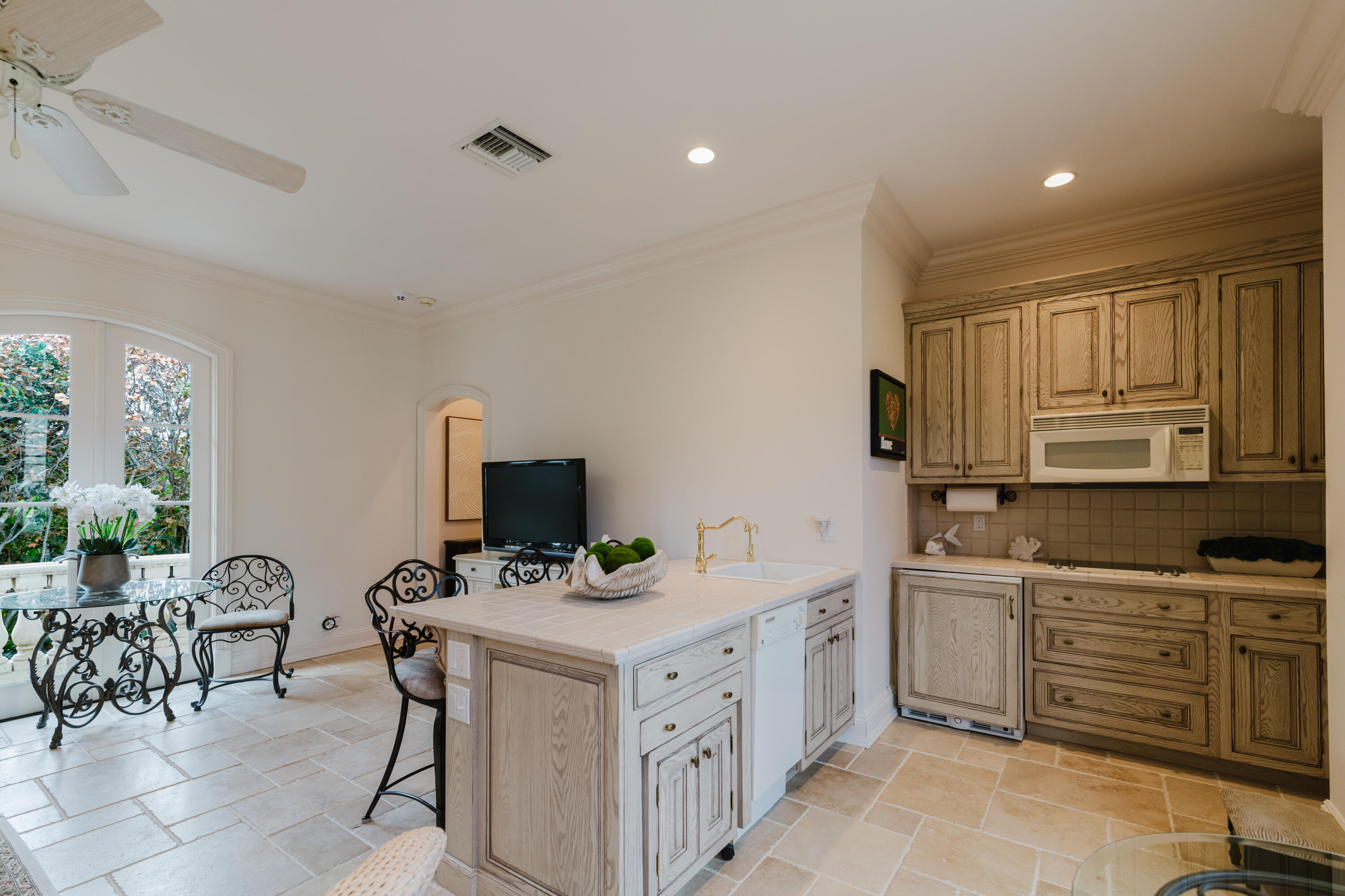 19 North Beach Road Jupiter Island, FL 33455 - Photo 69 of 80 Guest House - Kitchen