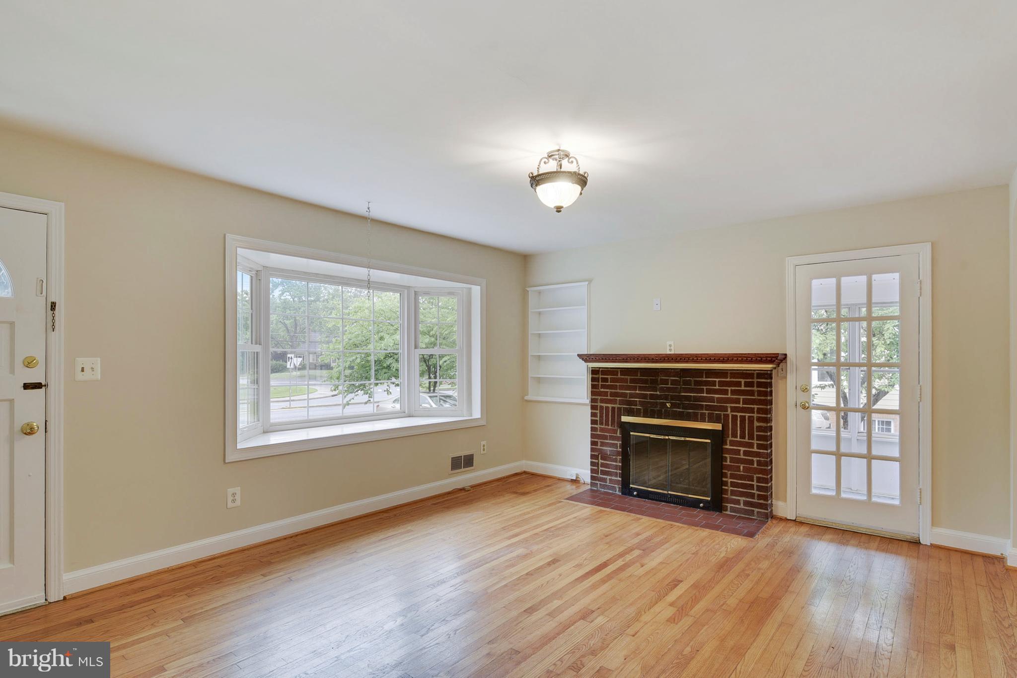 Wood burning FP & Hardwood floors