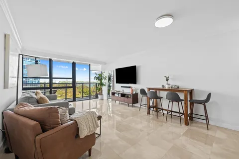 $3,400 | 600 Northeast 36th Street, Unit 606, Miami, FL 33137