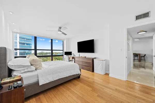 $3,400 | 600 Northeast 36th Street, Unit 606, Miami, FL 33137