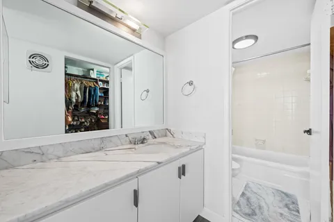 $3,400 | 600 Northeast 36th Street, Unit 606, Miami, FL 33137