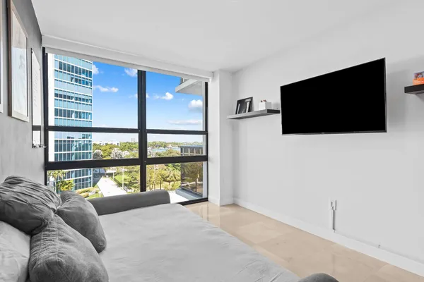 $3,400 | 600 Northeast 36th Street, Unit 606, Miami, FL 33137