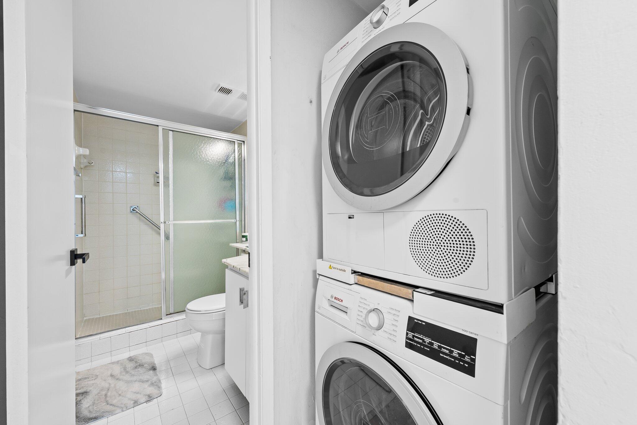 600 Northeast 36th Street, Unit 606 Miami, FL 33137 - Photo 15 of 24 Laundry