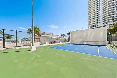 $3,400 | 600 Northeast 36th Street, Unit 606, Miami, FL 33137