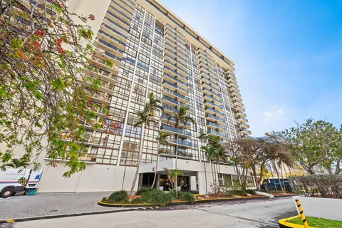 $3,400 | 600 Northeast 36th Street, Unit 606, Miami, FL 33137