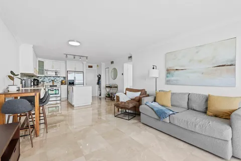 $3,400 | 600 Northeast 36th Street, Unit 606, Miami, FL 33137