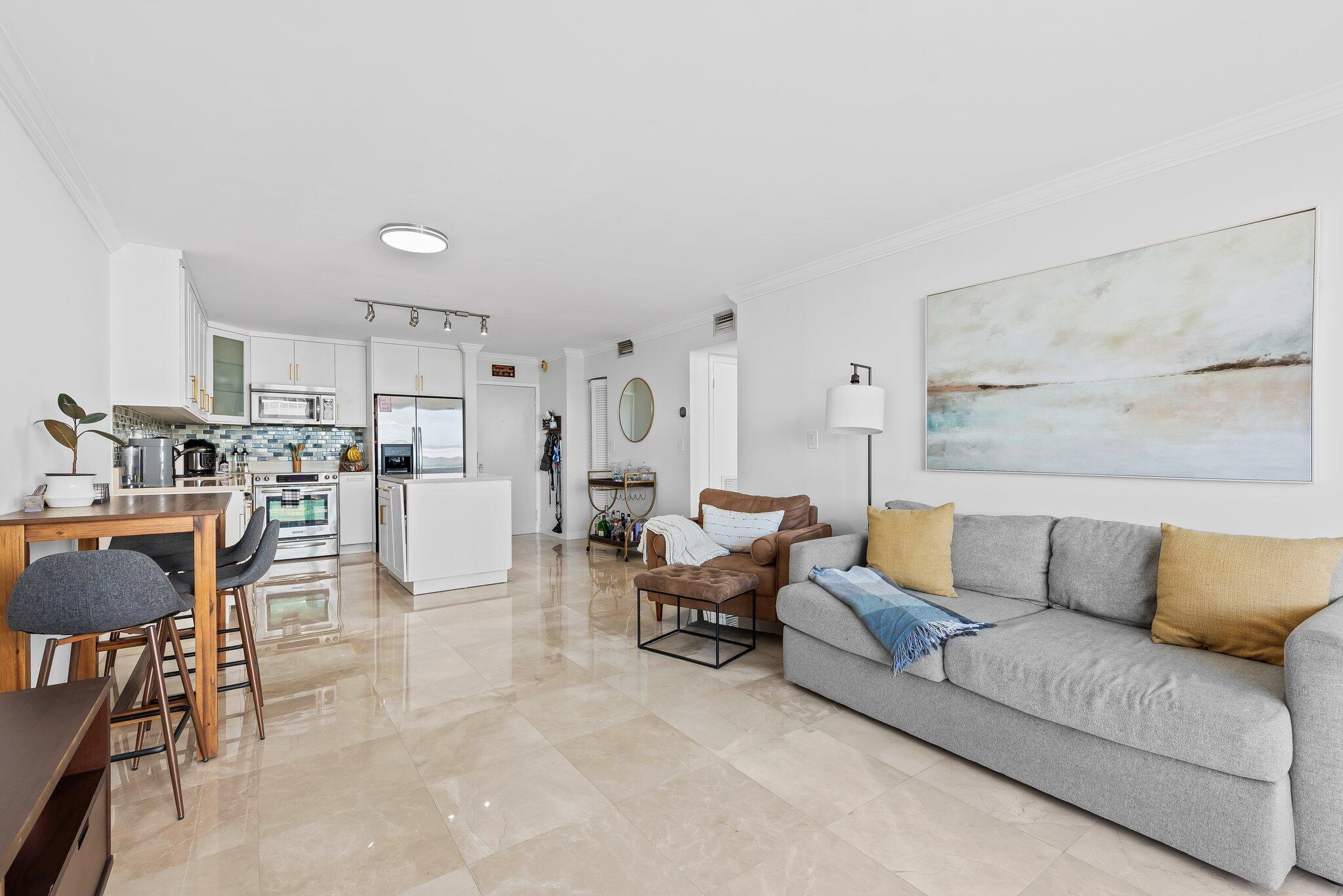 600 Northeast 36th Street, Unit 606 Miami, FL 33137 - Photo 3 of 24 Living/Kitchen