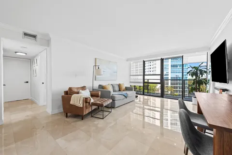 $3,400 | 600 Northeast 36th Street, Unit 606, Miami, FL 33137