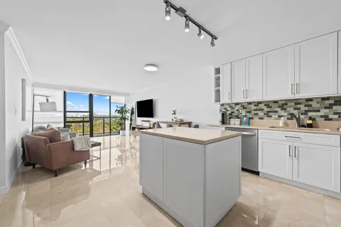 $3,400 | 600 Northeast 36th Street, Unit 606, Miami, FL 33137