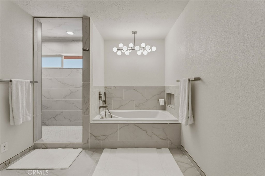 16230 St Timothy Road Apple Valley, CA 92307 - Photo 31 of 51 Primary soaker tub