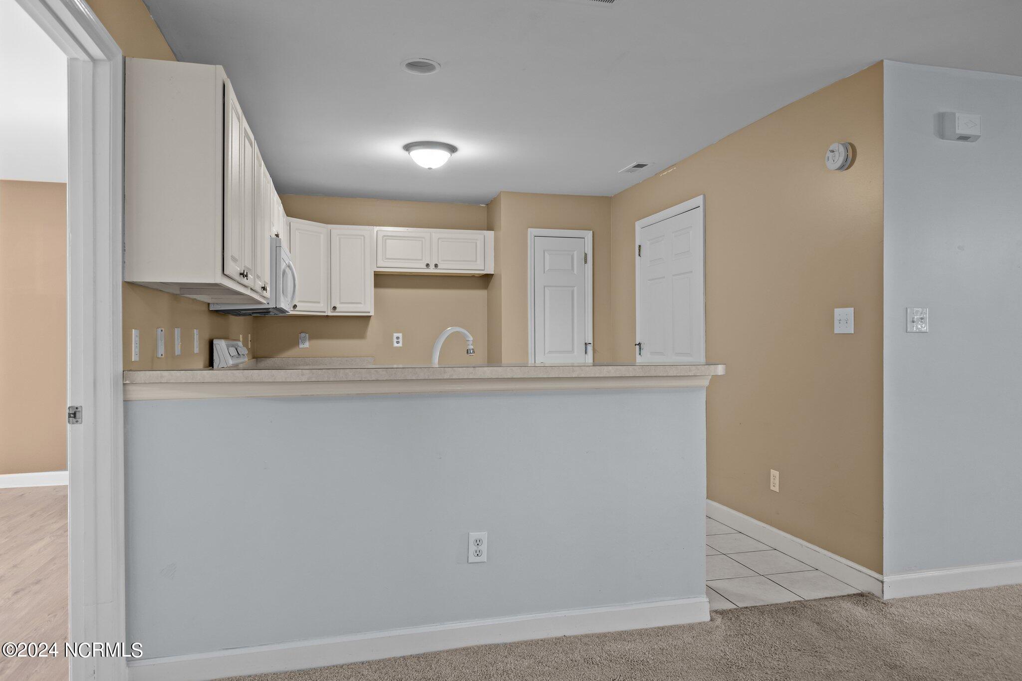 404 Commerce Avenue, Unit B Morehead City, NC 28557 - Photo 11 of 46 Kitchen