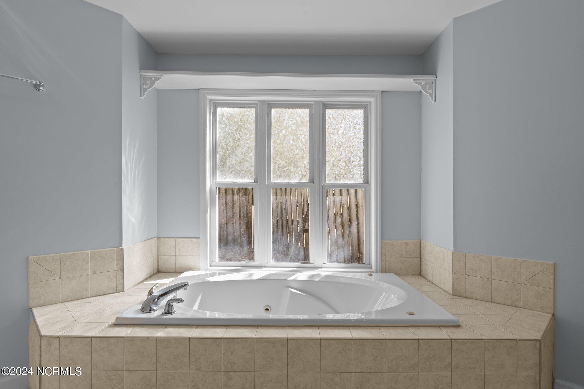 404 Commerce Avenue, Unit B Morehead City, NC 28557 - Photo 25 of 46 Garden Tub