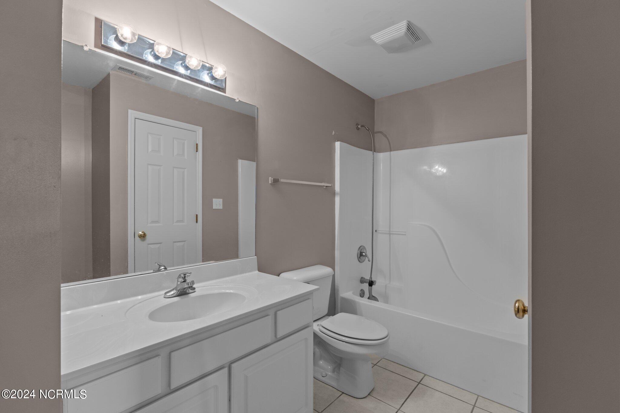 404 Commerce Avenue, Unit B Morehead City, NC 28557 - Photo 28 of 46 2nd Full Bath