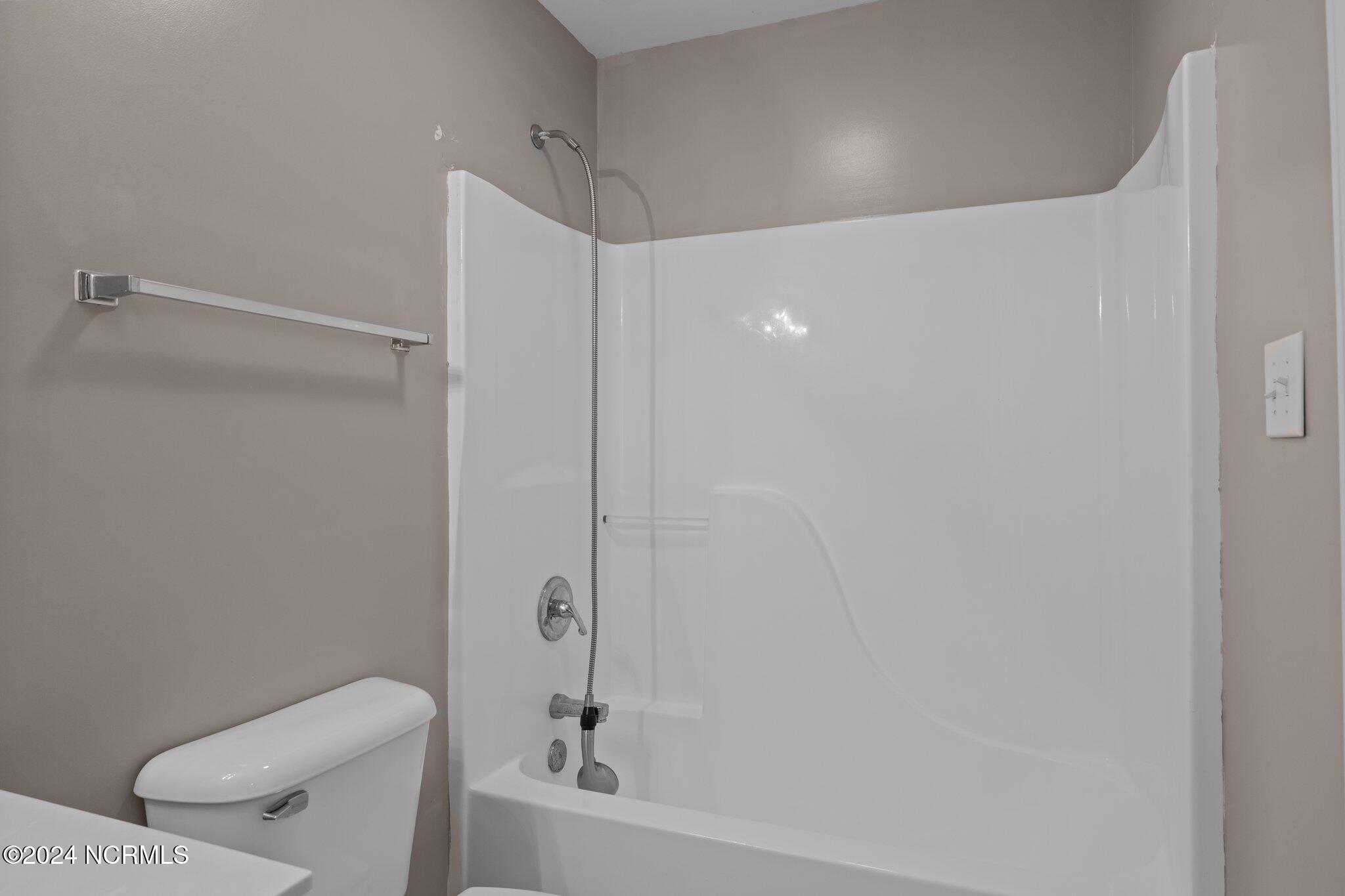 404 Commerce Avenue, Unit B Morehead City, NC 28557 - Photo 29 of 46 2nd Full Bath
