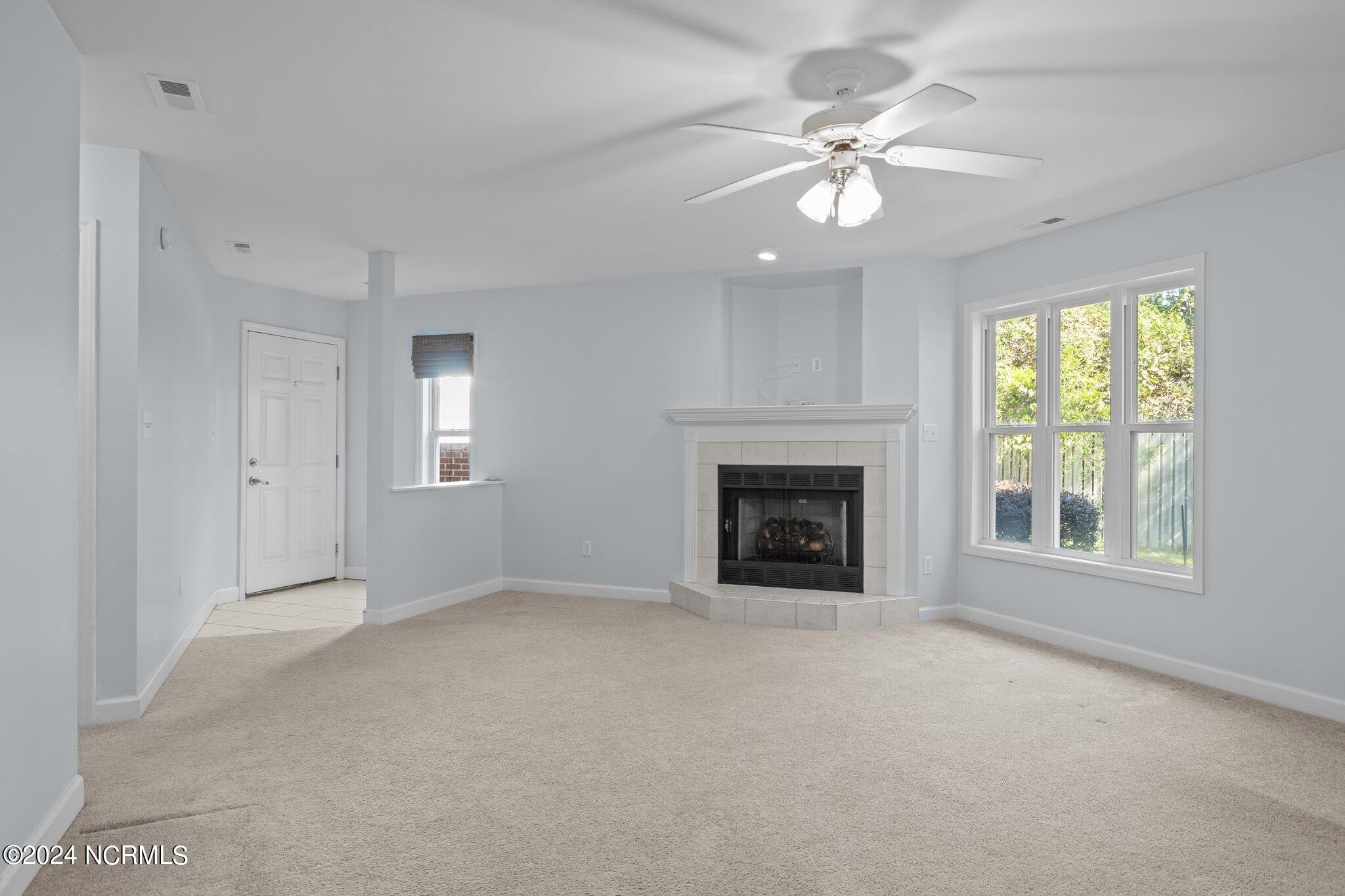 404 Commerce Avenue, Unit B Morehead City, NC 28557 - Photo 6 of 46 Living Room