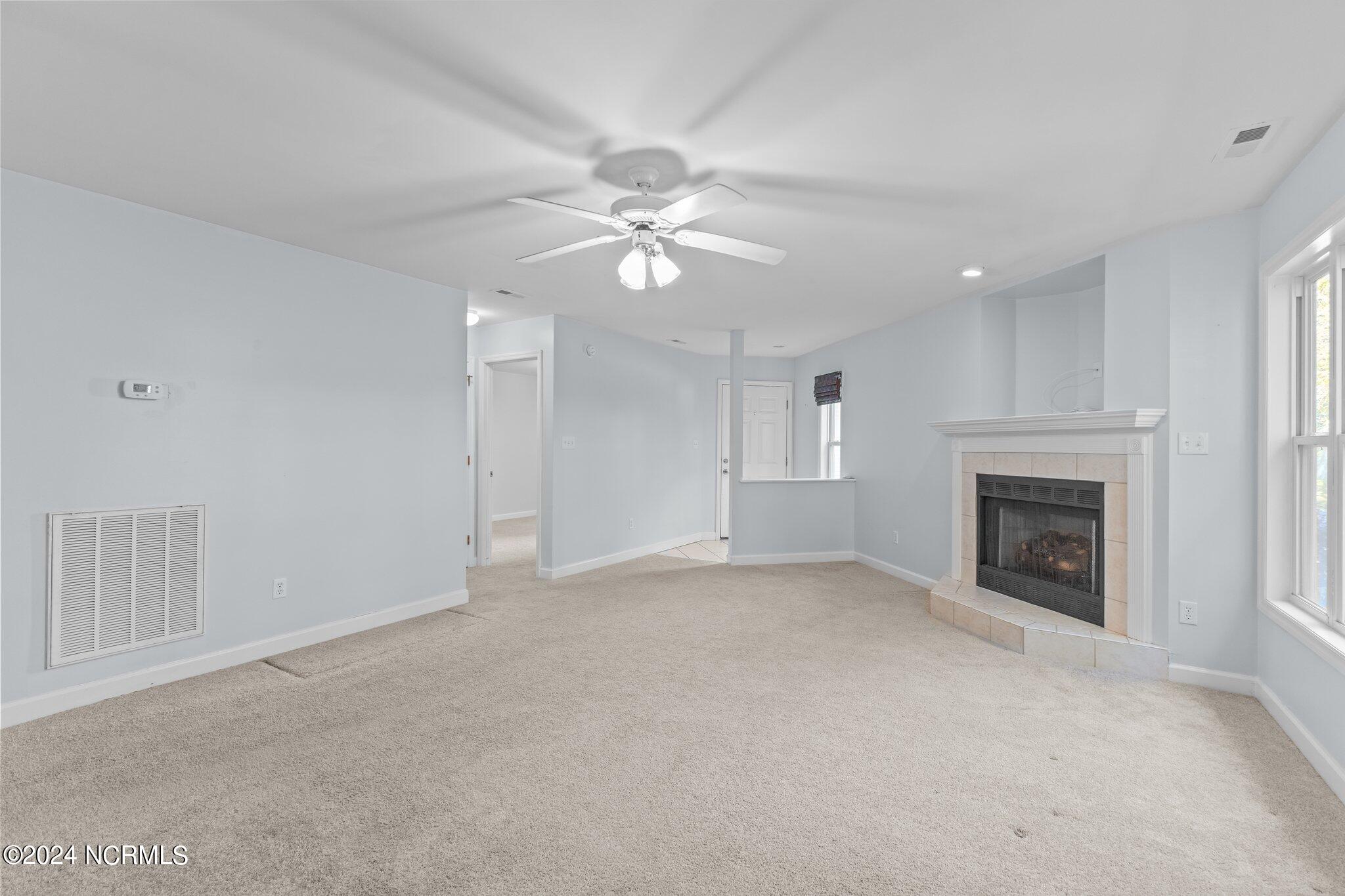 404 Commerce Avenue, Unit B Morehead City, NC 28557 - Photo 7 of 46 Living Room