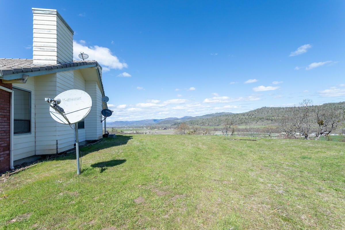 3990 East Antelope Road Eagle Point, OR 97524 - Photo 24 of 32 24