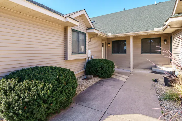 $329,900 | 4148 93rd Avenue North, Brooklyn Park, MN 55443