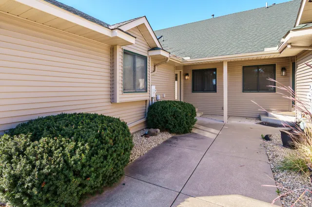 $329,900 | 4148 93rd Avenue North, Brooklyn Park, MN 55443