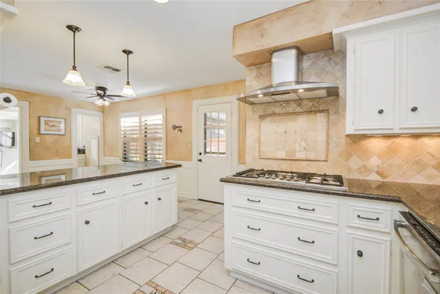 $425,000 | 5623 Bermuda Dunes Drive, Houston, TX 77069