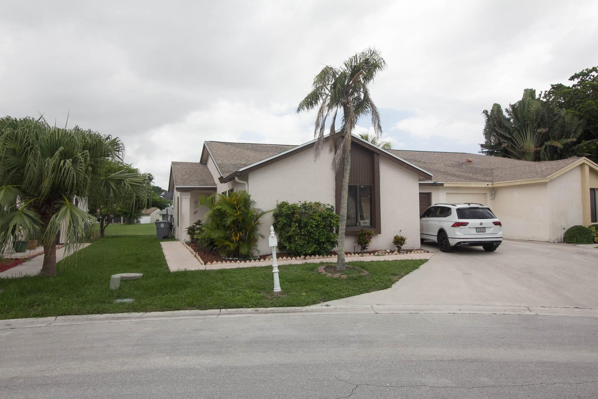 9691 Sunny Isle Circle Boca Raton, FL 33428 - Photo 3 of 11 Photo 3