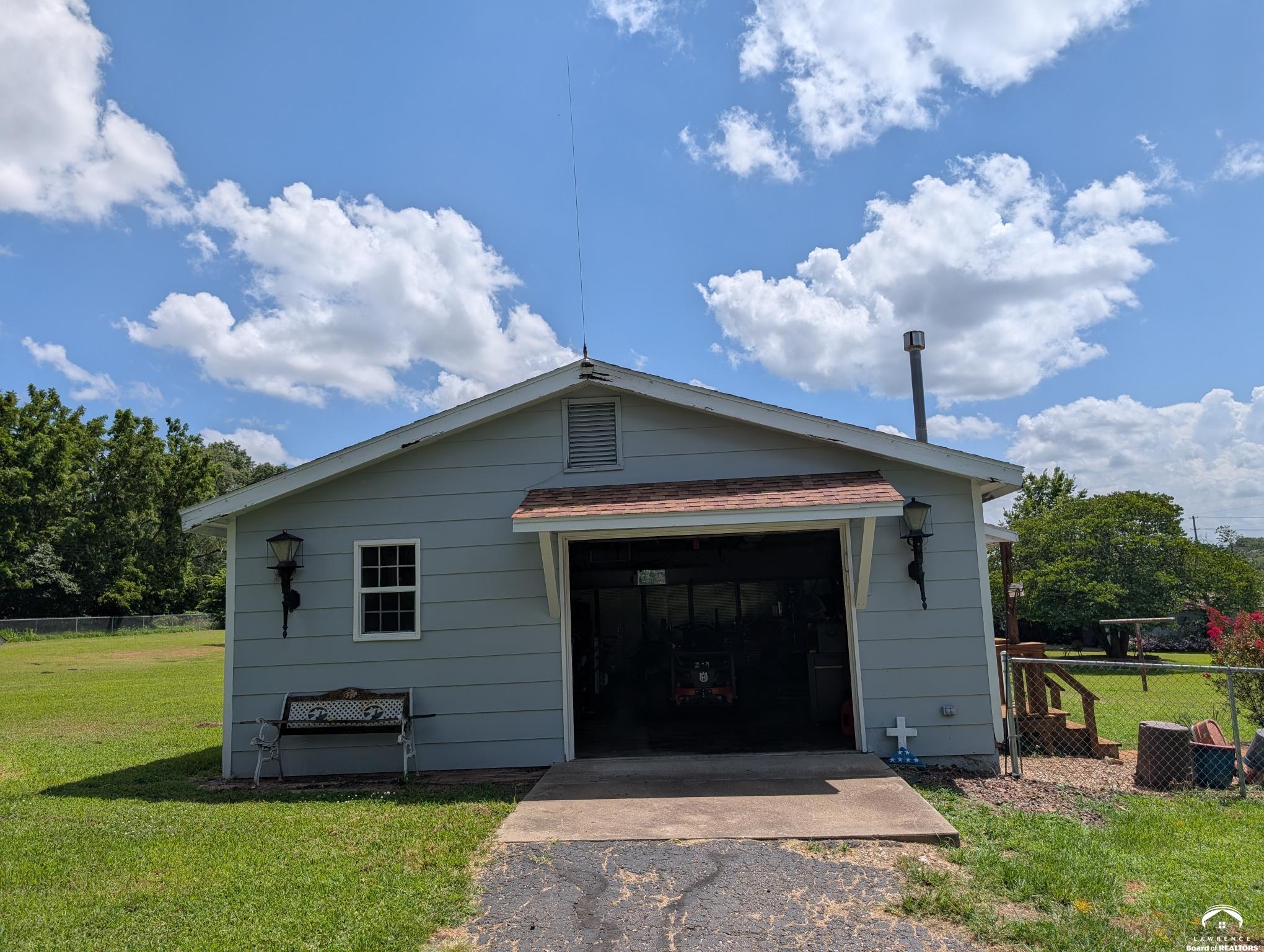 1203 North 1800th Road Lawrence, KS 66049 - Photo 8 of 37