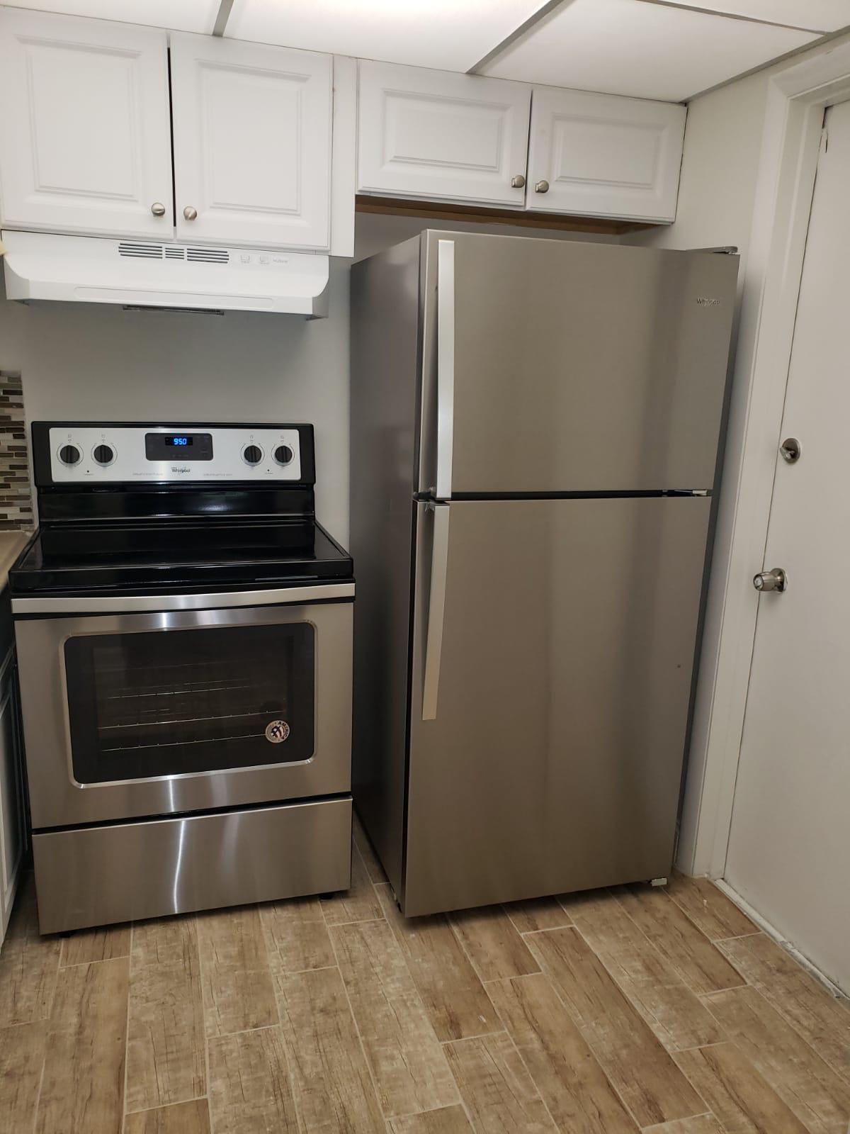 632 Northwest 13th Street, Unit 210 Boca Raton, FL 33486 - Photo 6 of 11 KITCHEN
