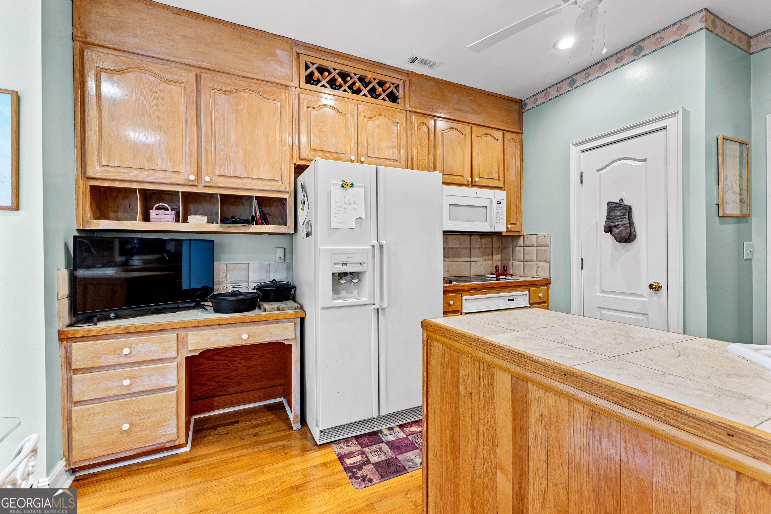 502 North Rover Road Williamson, GA 30292 - Photo 26 of 46 a kitchen with stainless steel appliances a refrigerator and a stove
