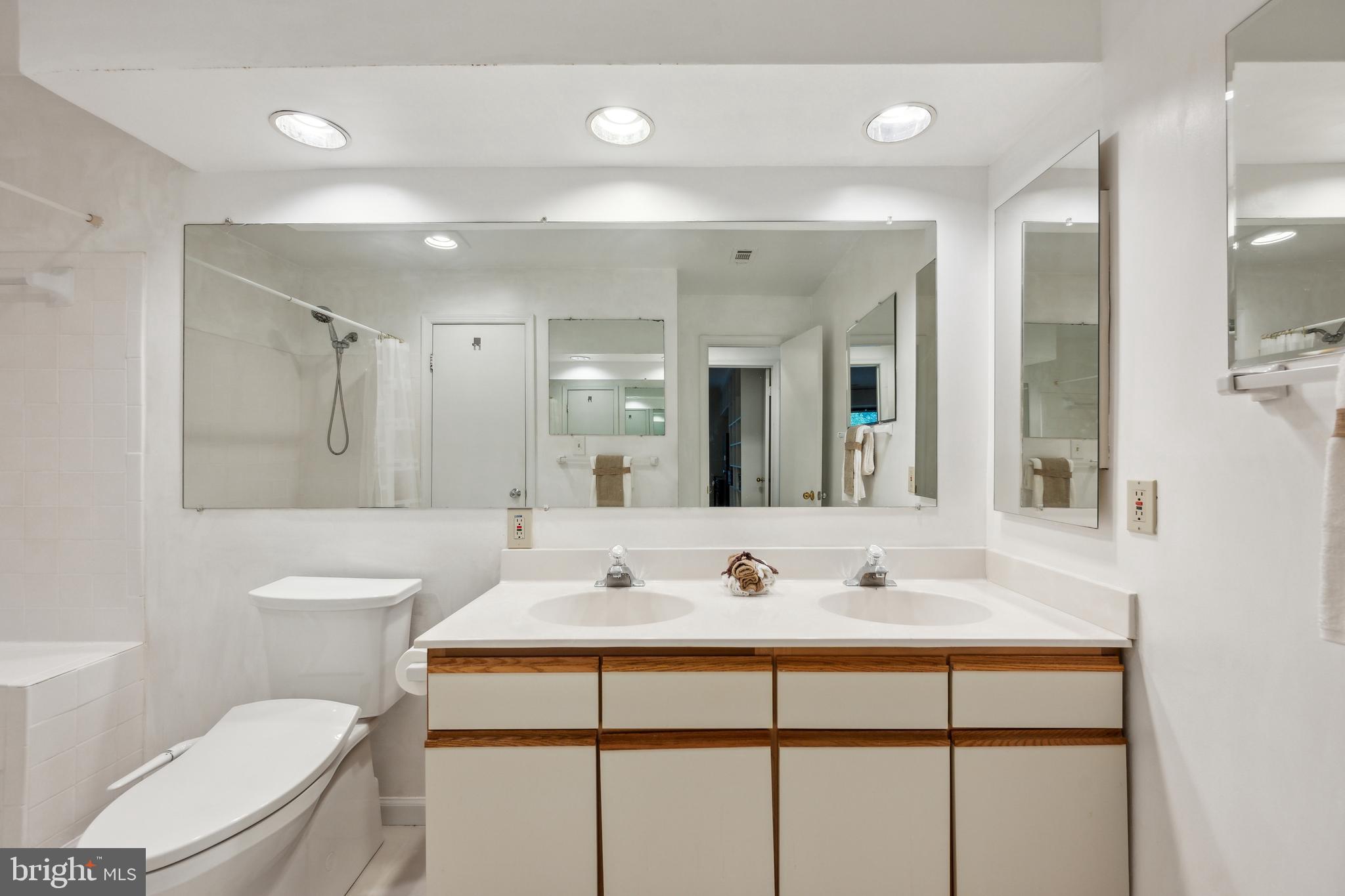 13702 Modrad Way, Unit 8B21 Silver Spring, MD 20904 - Photo 20 of 25