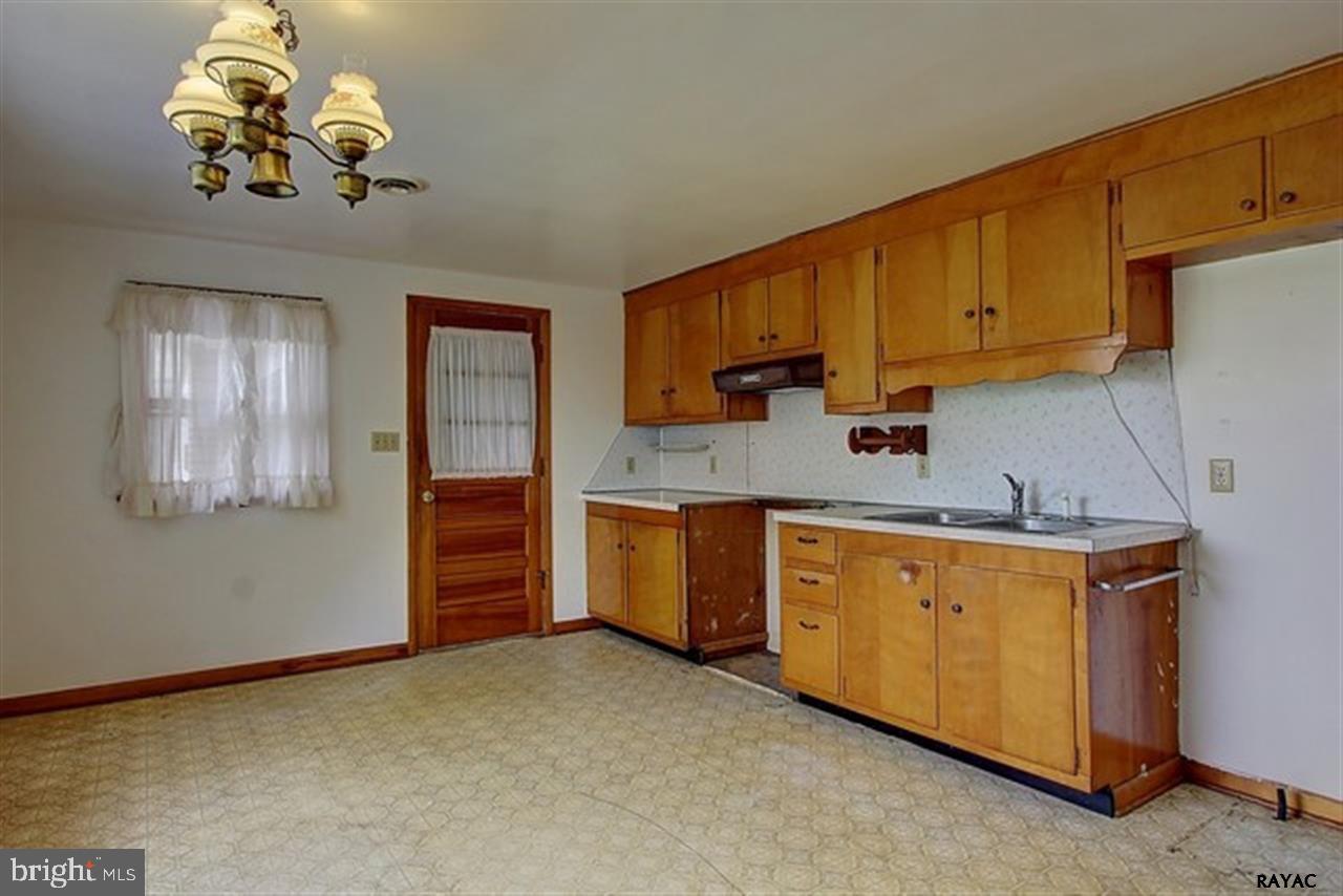 6022 Wildasin Road Spring Grove, PA 17362 - Photo 6 of 26