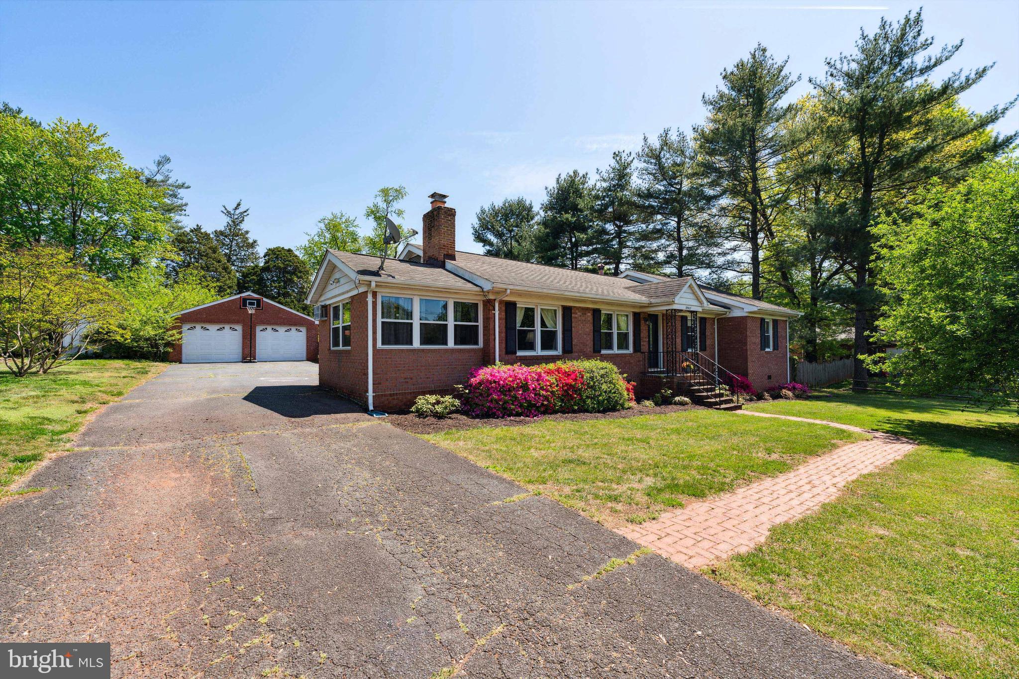 8907 Stonewall Road Manassas, VA 20110 - Photo 4 of 41