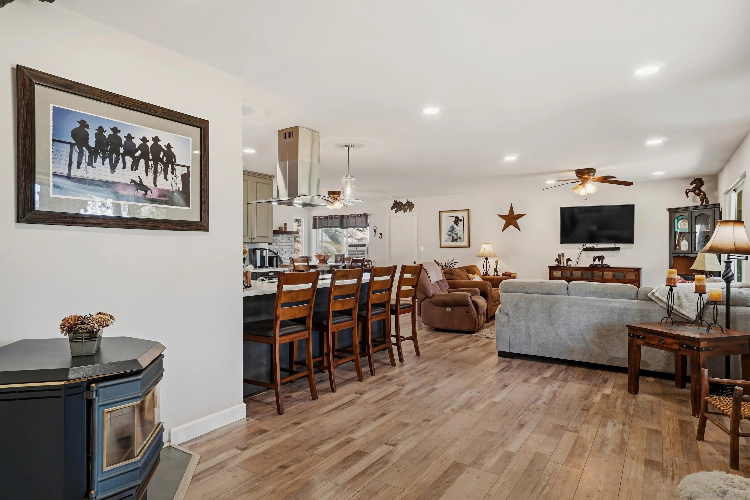 1541 Round Potrero Road Potrero, CA 91963 - Photo 7 of 32 Entry