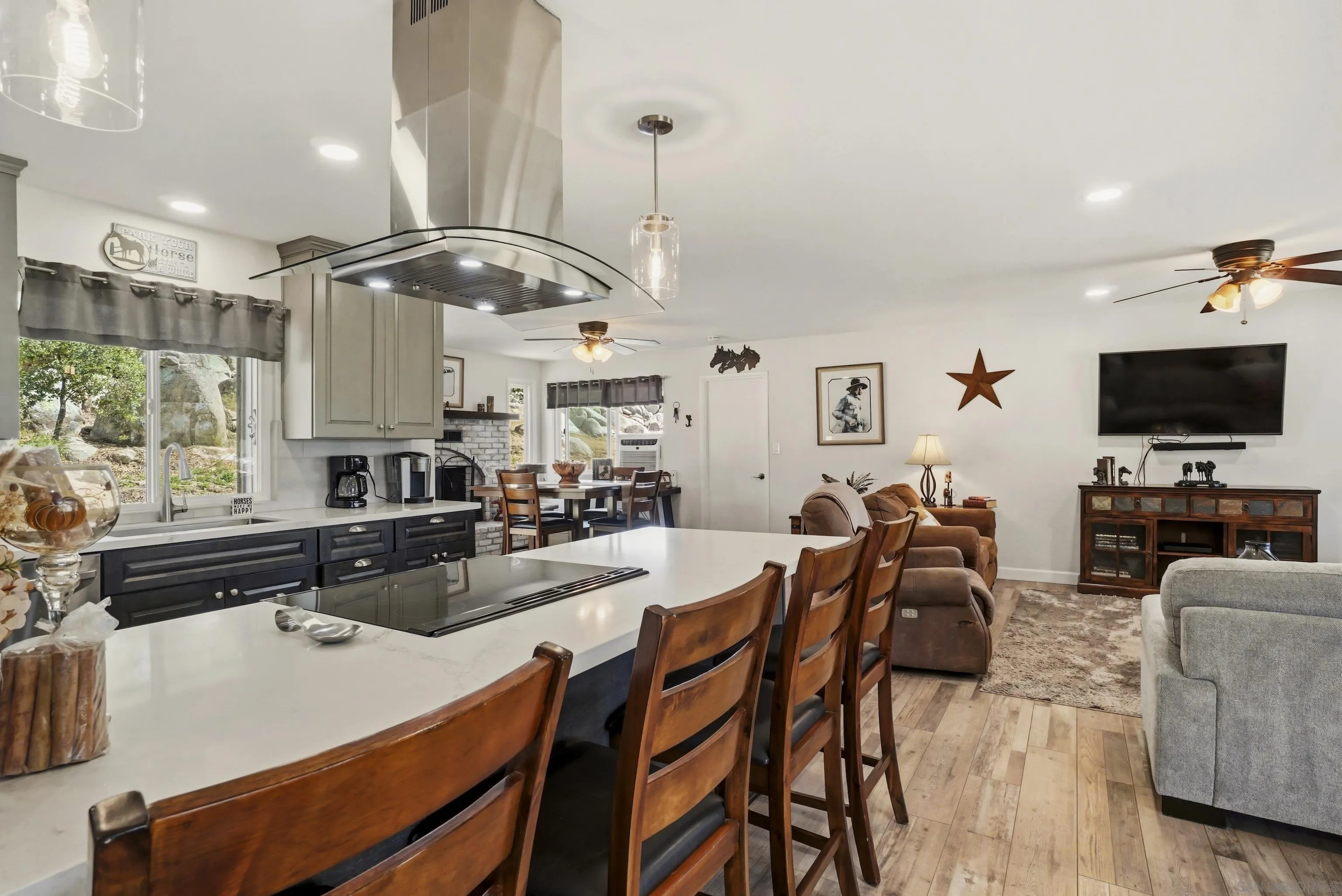 1541 Round Potrero Road Potrero, CA 91963 - Photo 8 of 32 Family Room