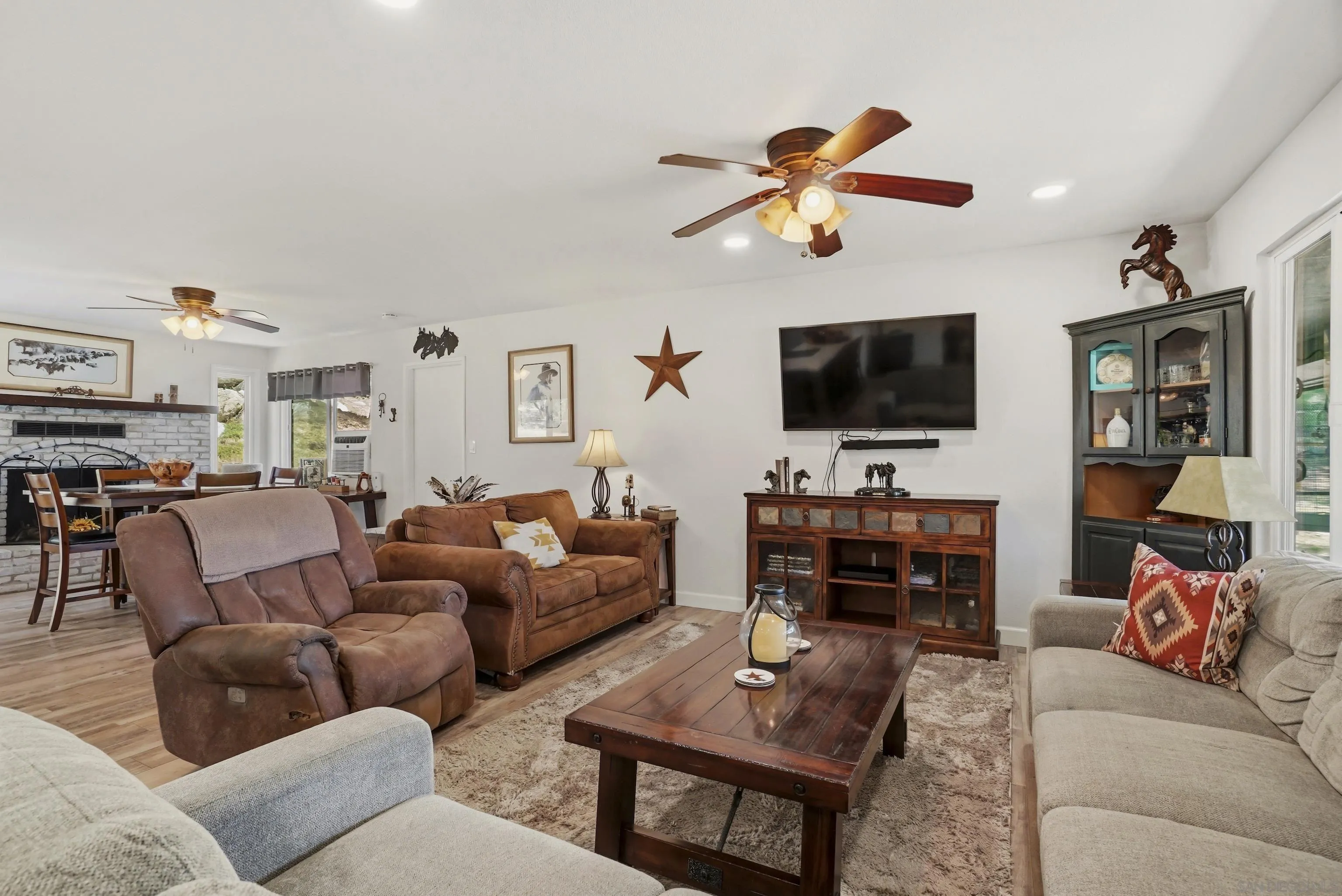 1541 Round Potrero Road Potrero, CA 91963 - Photo 9 of 32 Family Room
