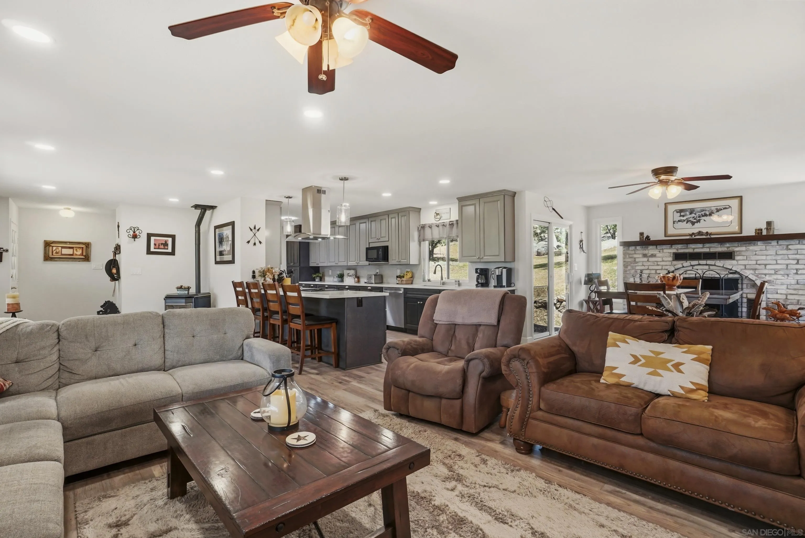 1541 Round Potrero Road Potrero, CA 91963 - Photo 10 of 32 Family Room