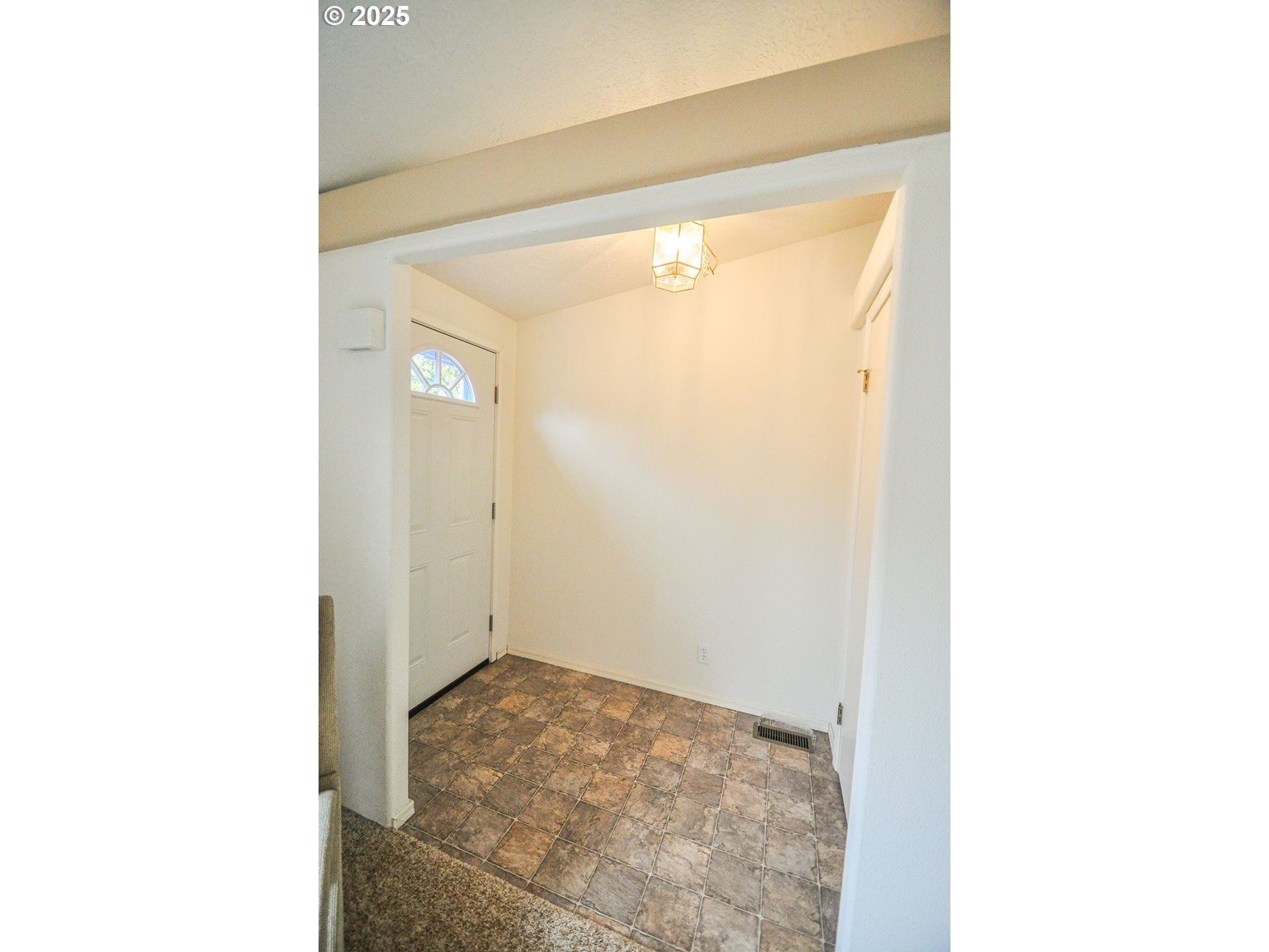 78342 Alston Mayger Road Rainier, OR 97048 - Photo 8 of 39 Entrance/Foyer