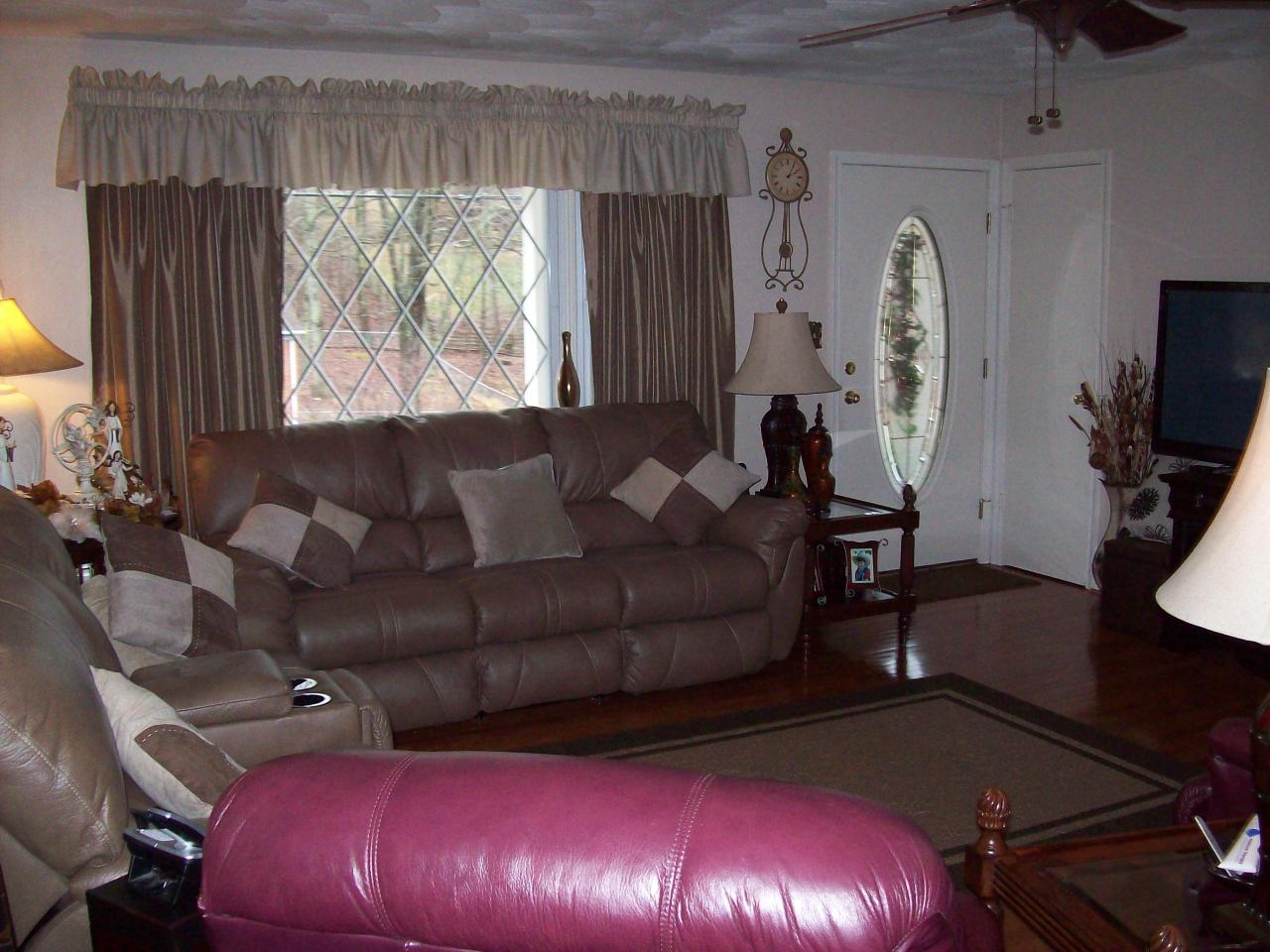 356 Pin Oak Drive Blue Ridge, VA 24064 - Photo 17 of 38 Living Room