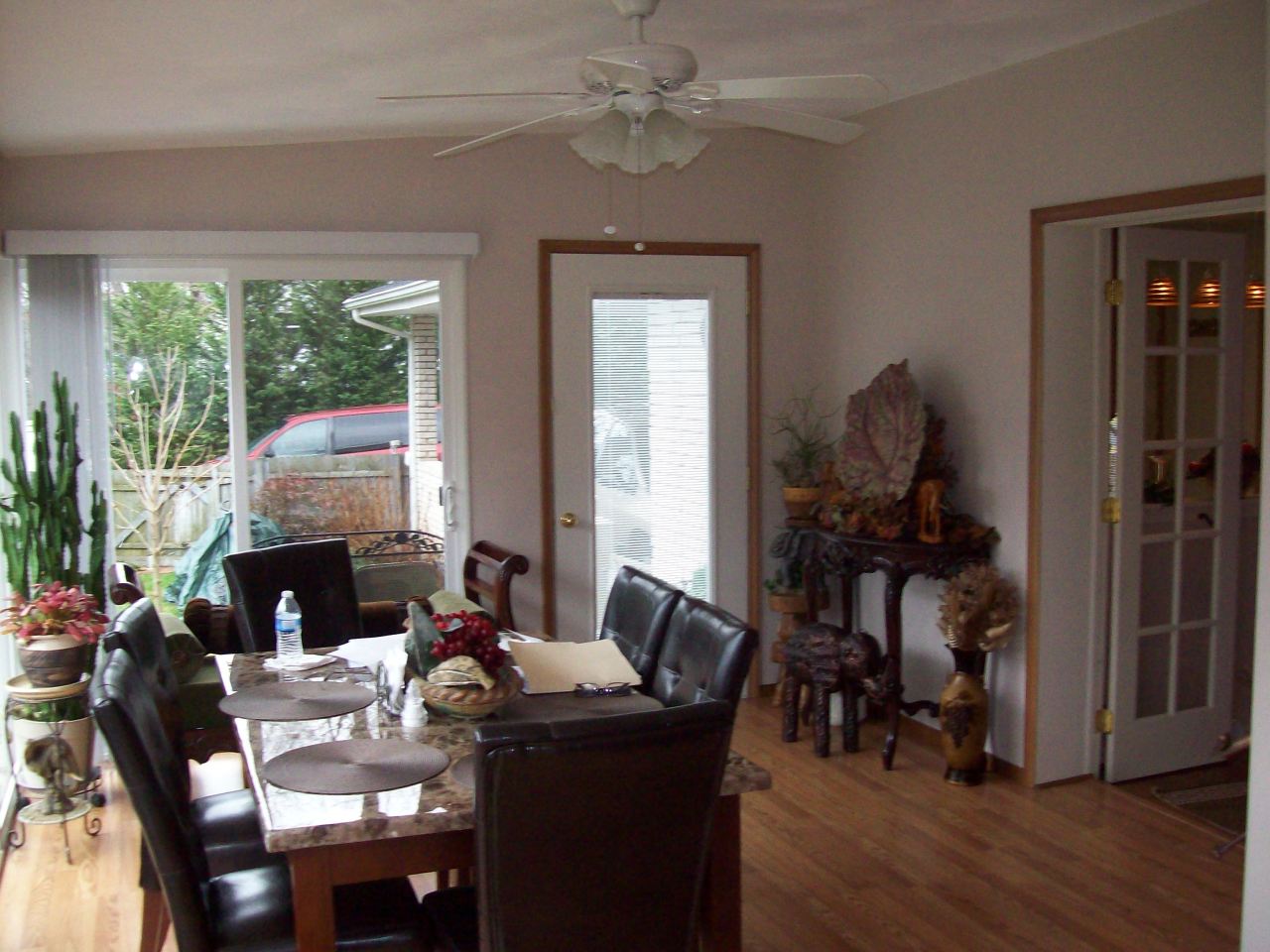 356 Pin Oak Drive Blue Ridge, VA 24064 - Photo 5 of 38 Sunroom Dining Area