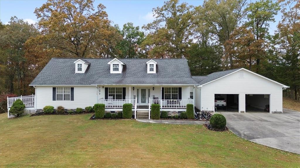 871 Robinson Road Chatsworth, GA 30705 - Photo 3 of 25 a front view of a house with a garden