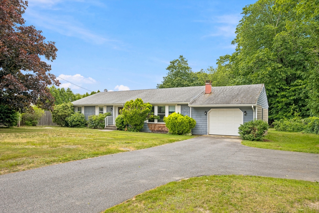 18 Gifford Road Westport, MA 02790 - Photo 2 of 28