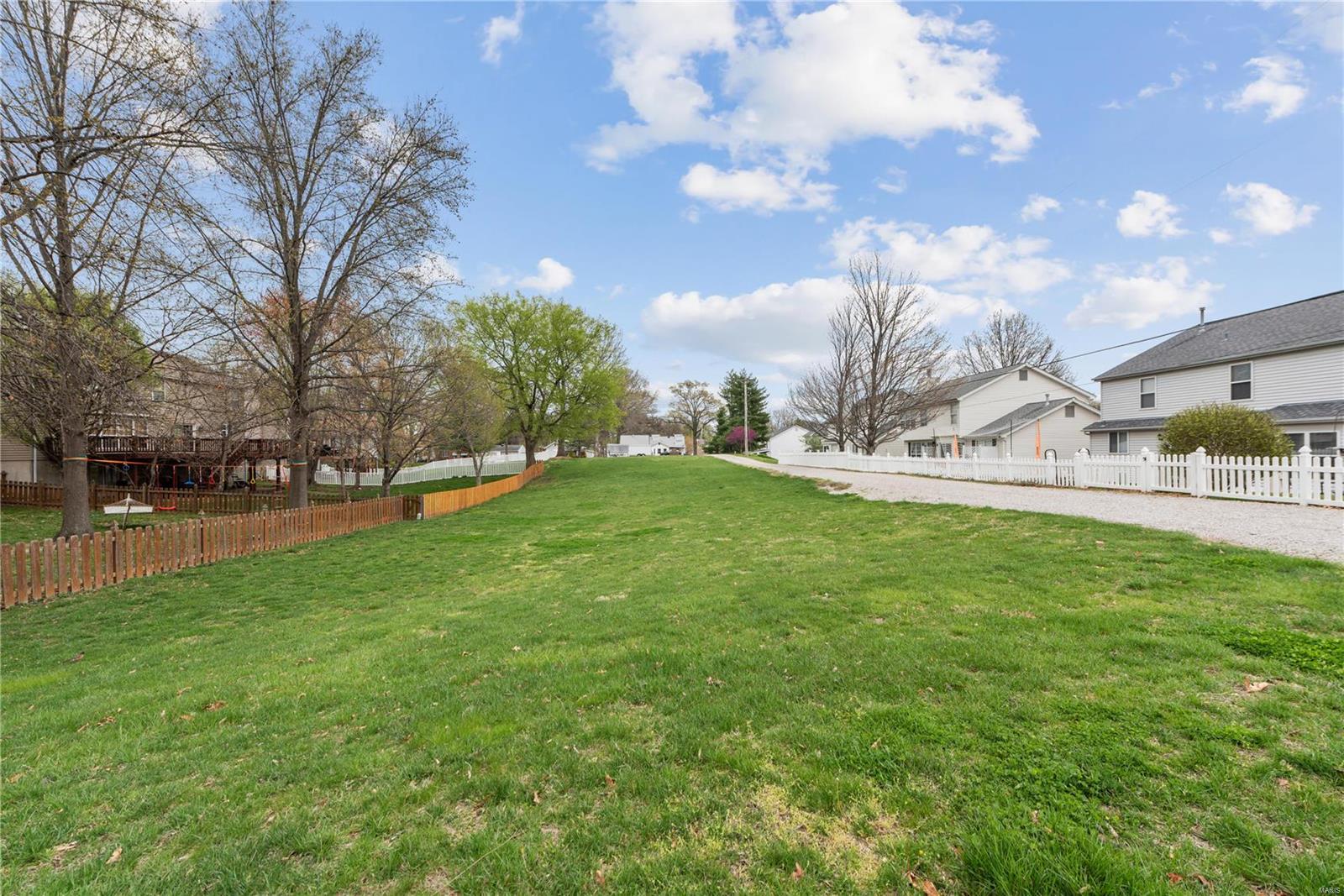 920 Forder Road Mehlville, MO 63129 - Photo 3 of 28 Gallery Image 3