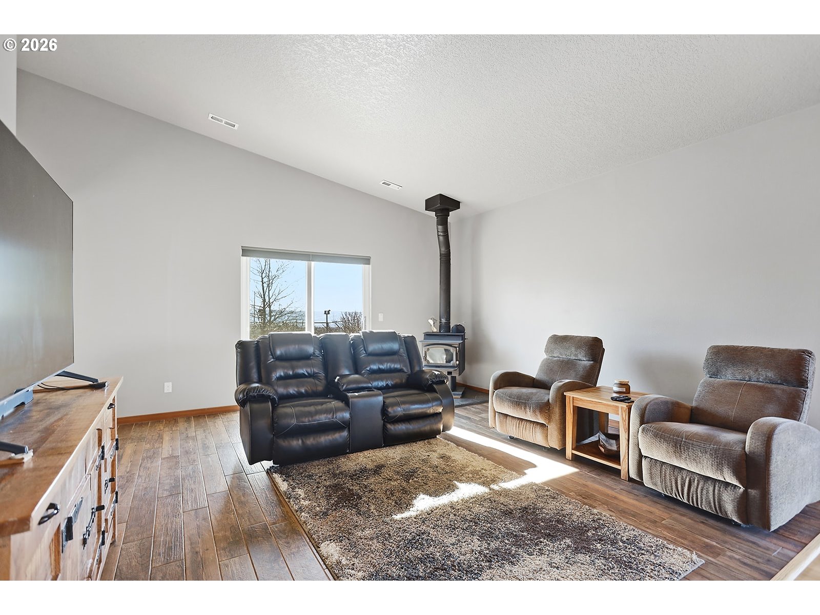 206 Old Mountain Road Goldendale, WA 98620 - Photo 16 of 46 a living room with furniture