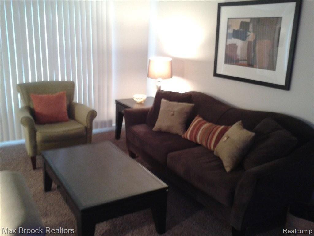 29246 Hoover Road Warren, MI 48093 - Photo 4 of 14 Lovely Living Room