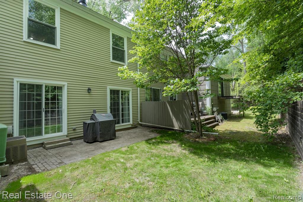 1370 Crescent Lane, Unit 302 Rochester Hills, MI 48306 - Photo 3 of 41