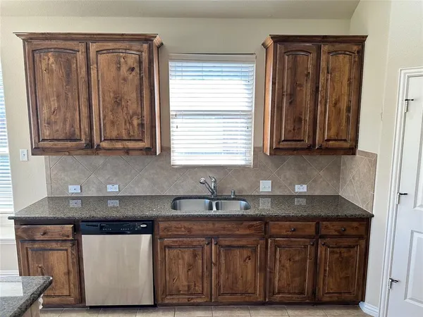 $1,850 | 1013 Lake Grove Drive, Little Elm, TX 75068